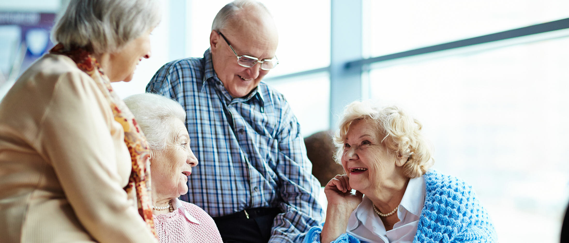 How to choose between home care or an adult day program